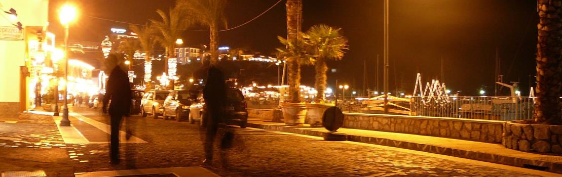 
      Casamicciola Terme. Weihnachtsbeleuchtung
    