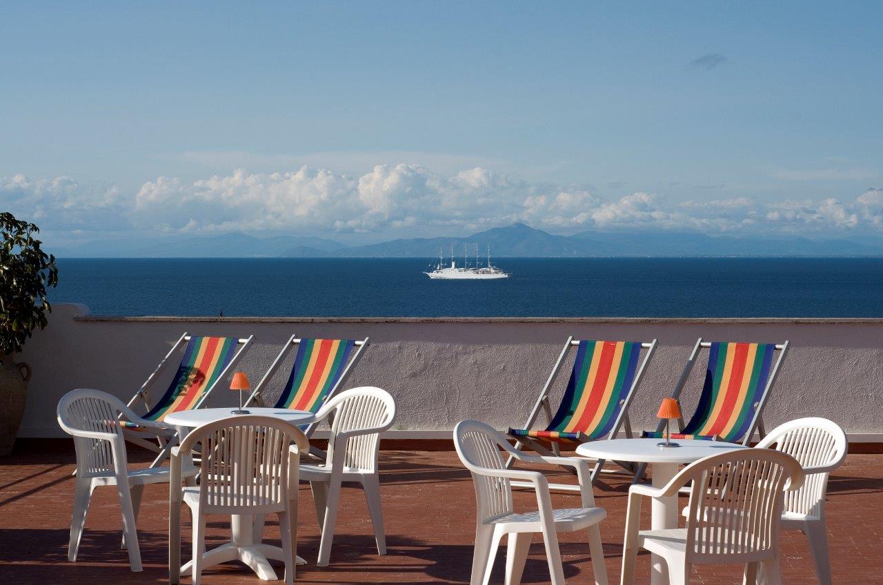 
      Casamicciola Terme. Hotel Casa Di Meglio. Blick auf Meer
    